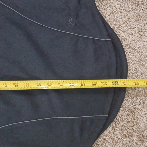UNDER ARMOUR "fitted" activewear, crew neck, pullover" black top. Size XS. NWT - Picture 7 of 14